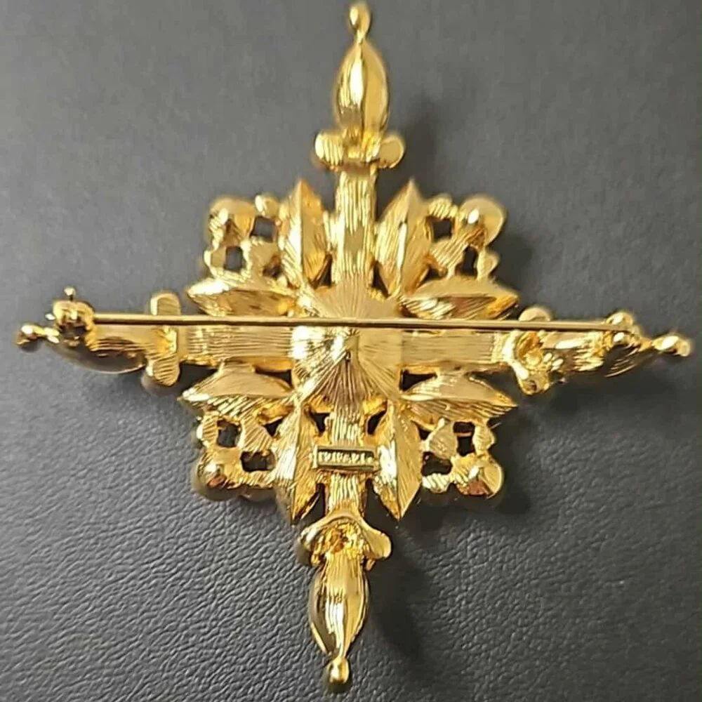 Signed Vintage Trifari - Picture 2 of 3